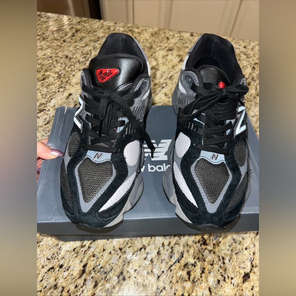 New Balance Men's Black and White Sneakers